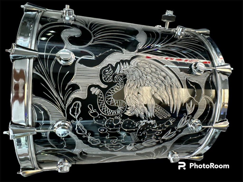 Tambora De 22" Grabada Color Negra 10 Lugs